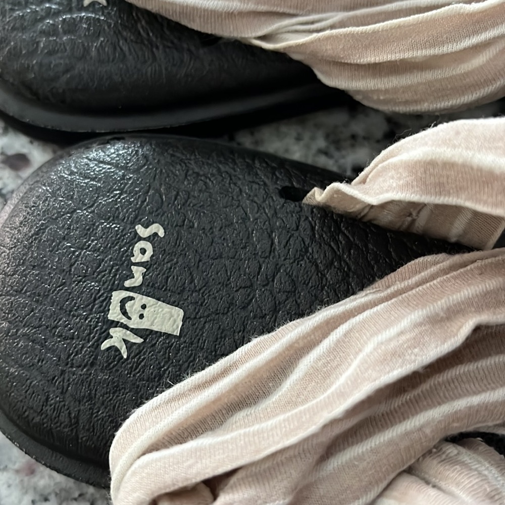 Sanuk Yoga Sling Sandal; flip-flops; beige/white stripe; womens size 8 - Picture 3 of 5